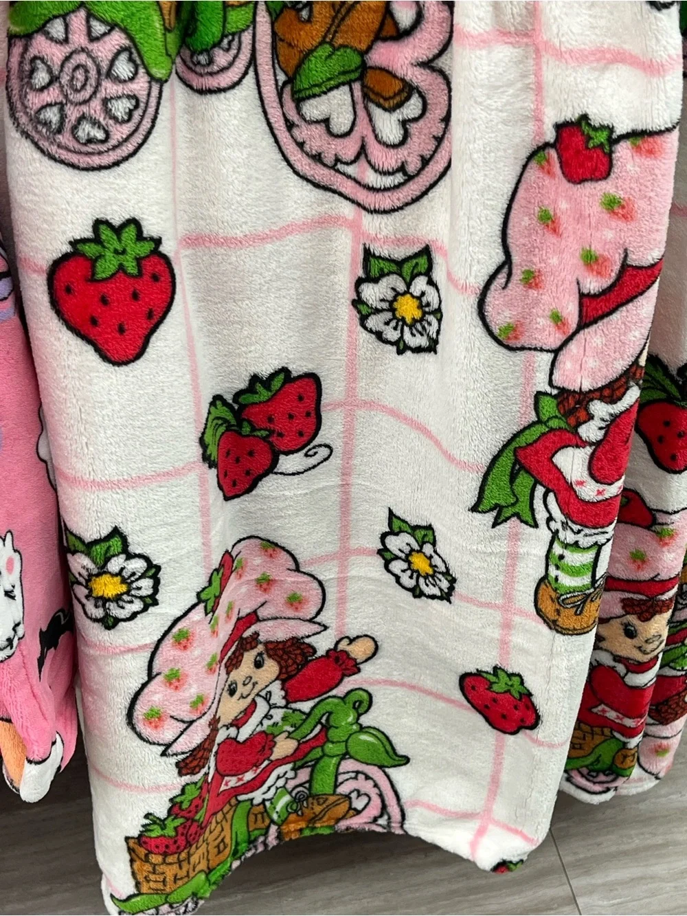 Girls Strawberry Shortcake plush blanket pink  & White